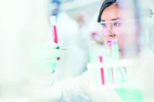 Scientist Substance lab (c) istockphoto_shironosov