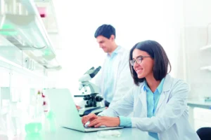 Scientists lab (c) istockphoto_shironosov