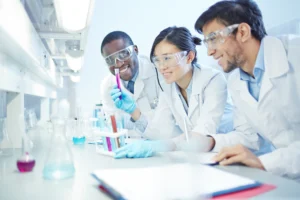 scientists diversity (c) istockphoto_shironosov